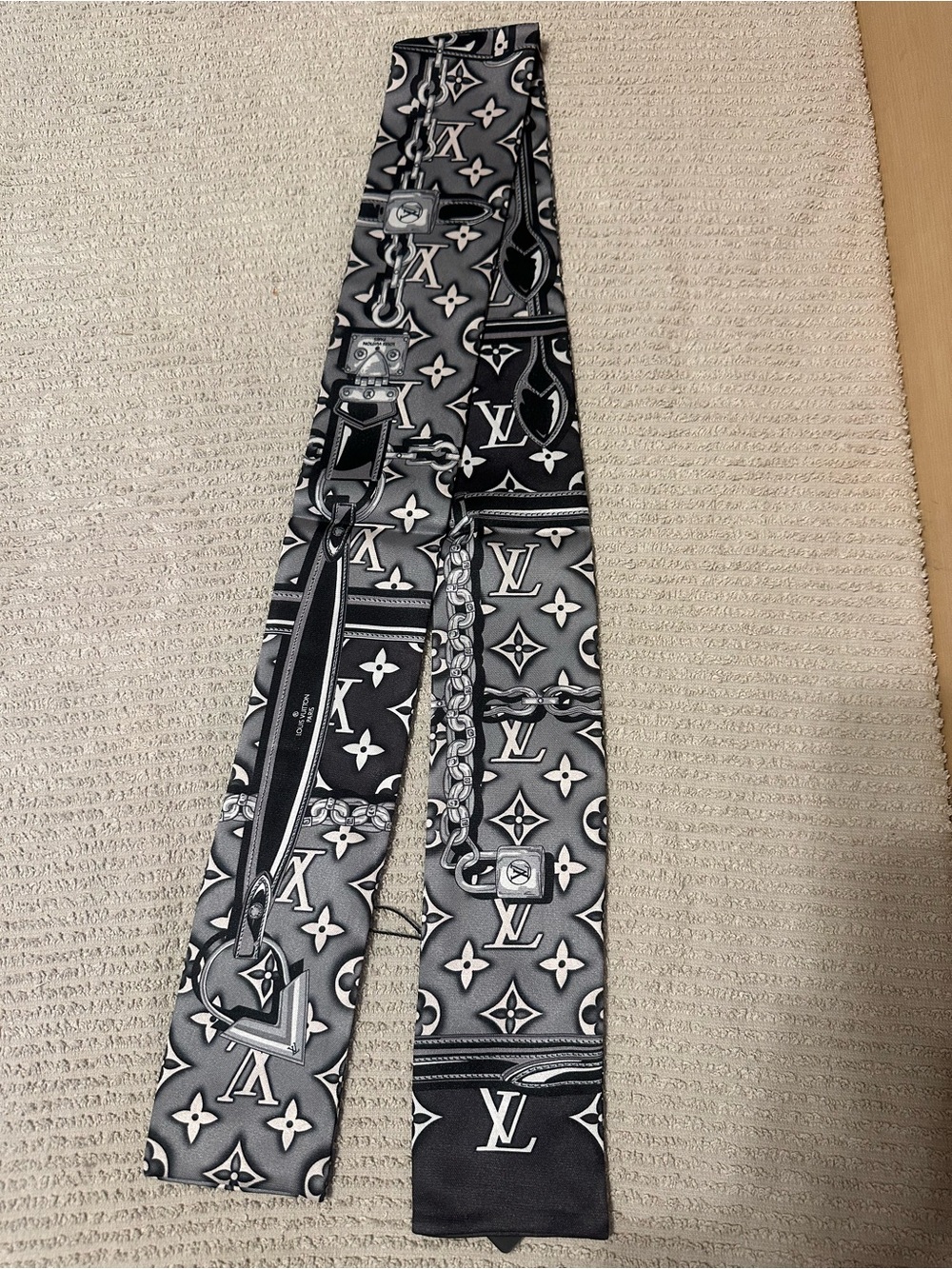 New Stylish Silk (Scarf/Bandeau/Twilly)
45”X3” - Picture 3 of 5